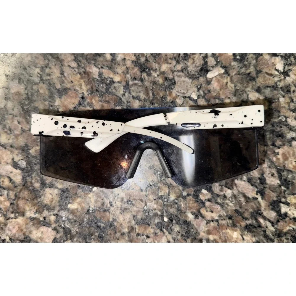 Oversized Shield Sunglasses White Black Paint Splatter Rimless CBS464